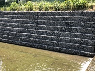 埼玉県の河川で施工したかごマット多段タイプ