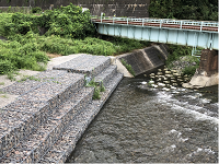 栃木県の河川で施工した大型フトンカゴパネルタイプです　災害復旧で使用しました